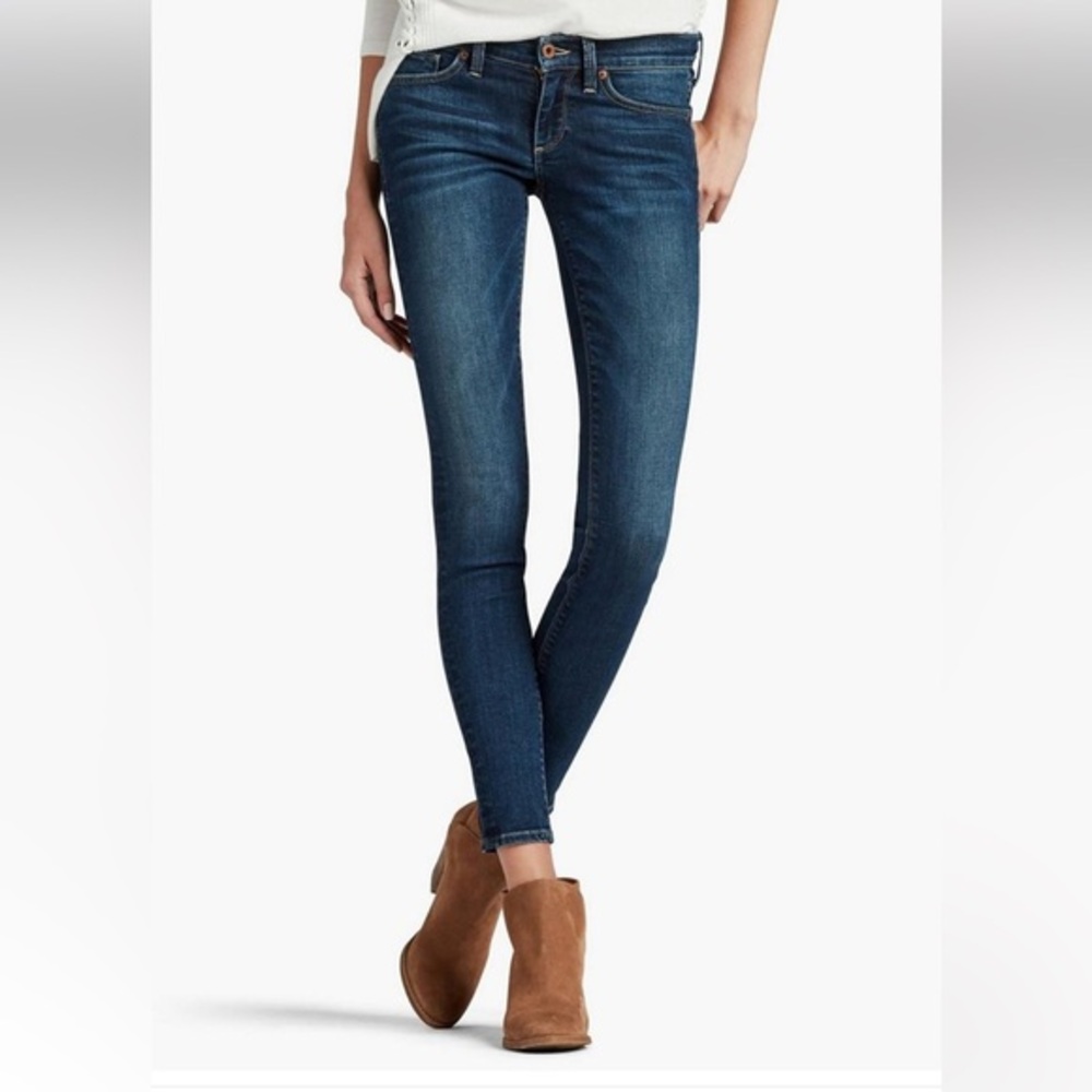 Lucky Brand Jeans Size 00/24 Charlie Skinny Stretch Style# 7WD1555 Straight Leg‎